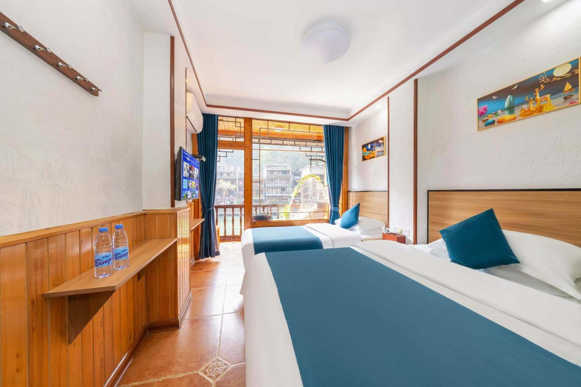 Fenghuang Memory Linjiang Inn Exterior photo