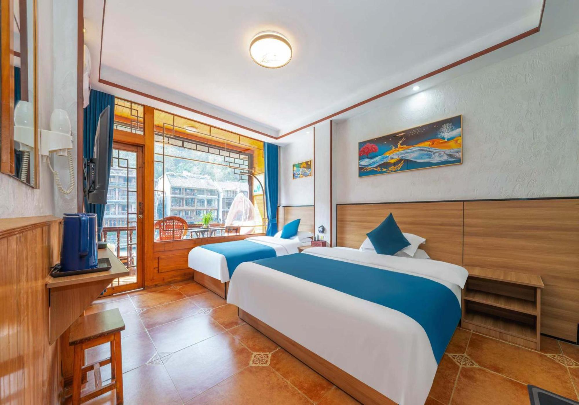 Fenghuang Memory Linjiang Inn Exterior photo