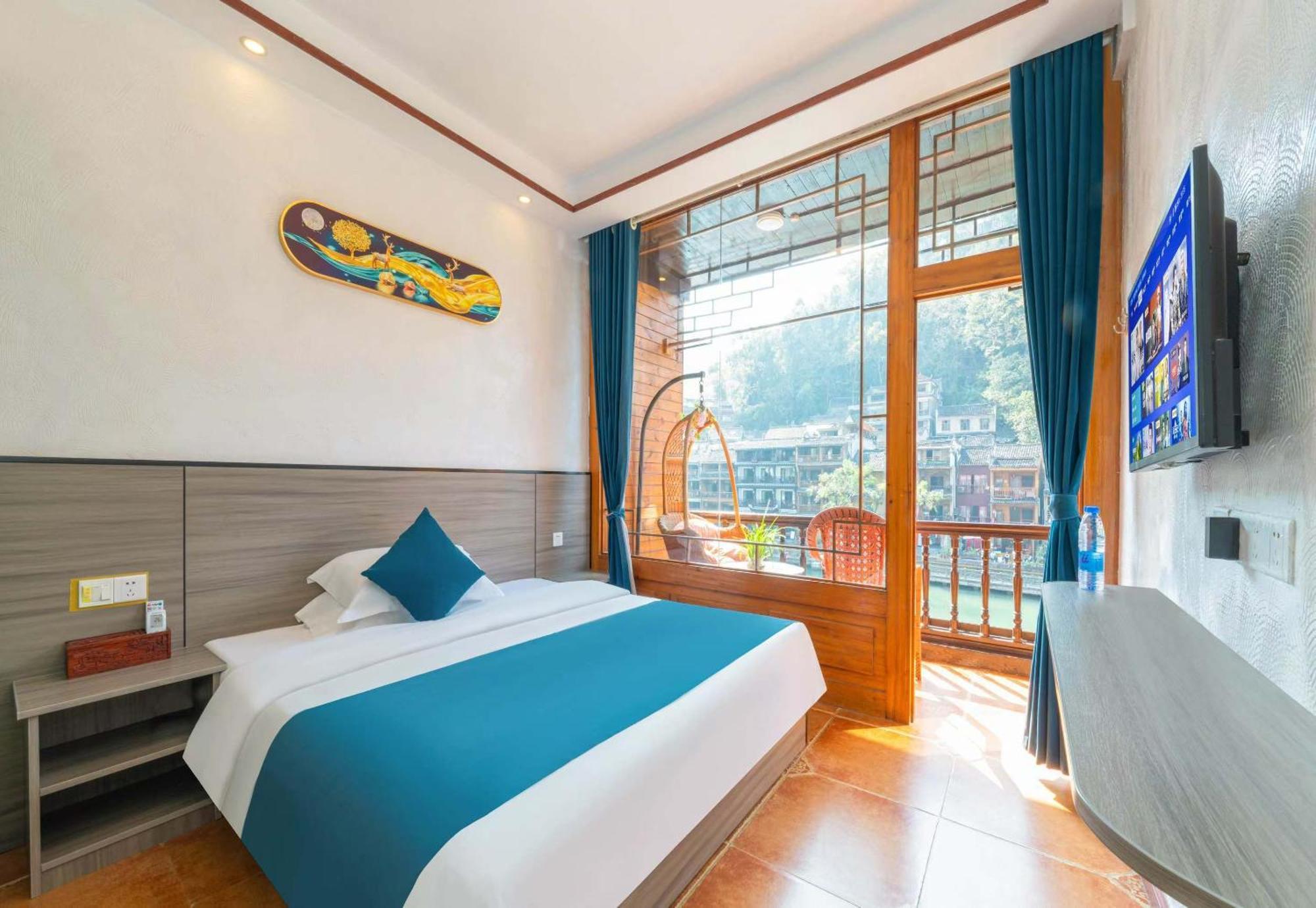 Fenghuang Memory Linjiang Inn Exterior photo