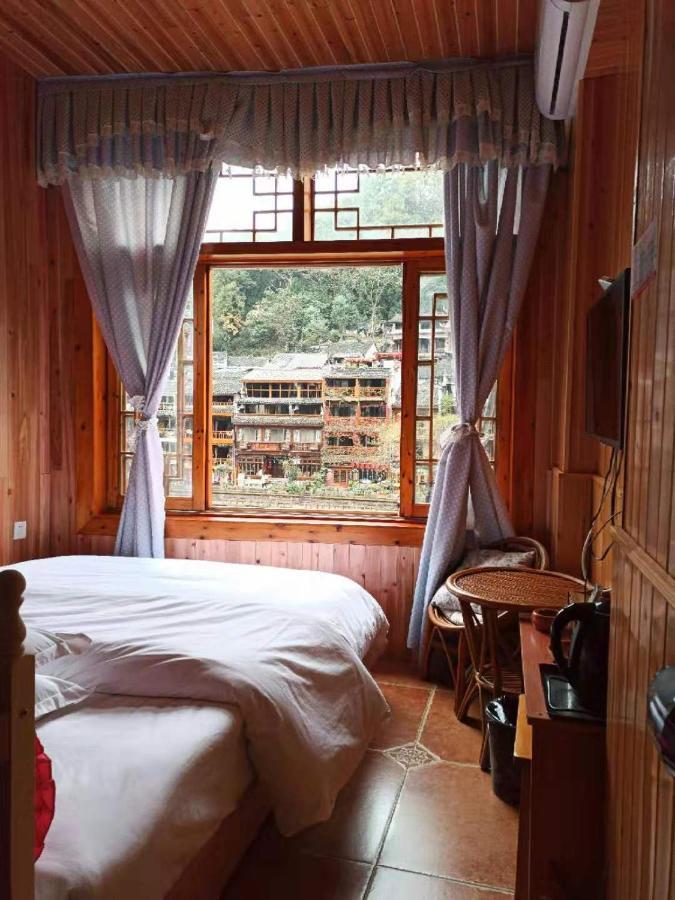 Fenghuang Memory Linjiang Inn Exterior photo